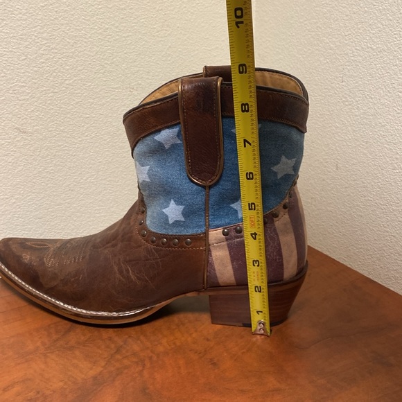 NWOT Women’s Shyanne Booties, size 10 - Picture 10 of 10